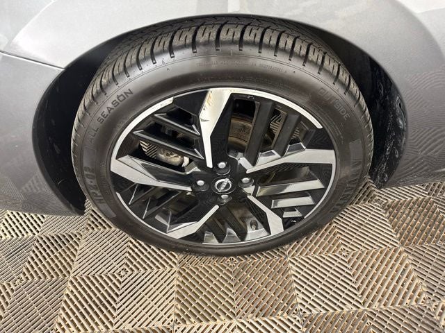 2024 Nissan Versa 1.6 SR