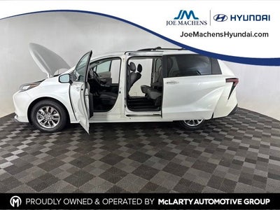 2023 Toyota Sienna XLE 7 Passenger