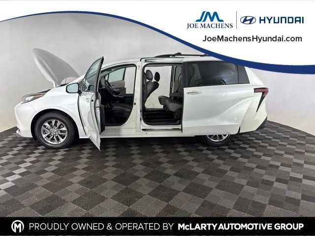 2023 Toyota Sienna XLE 7 Passenger