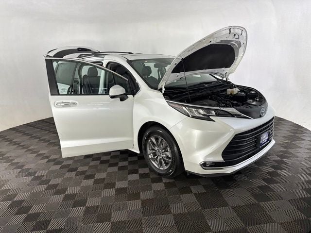 2023 Toyota Sienna XLE 7 Passenger