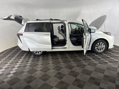 2023 Toyota Sienna XLE 7 Passenger