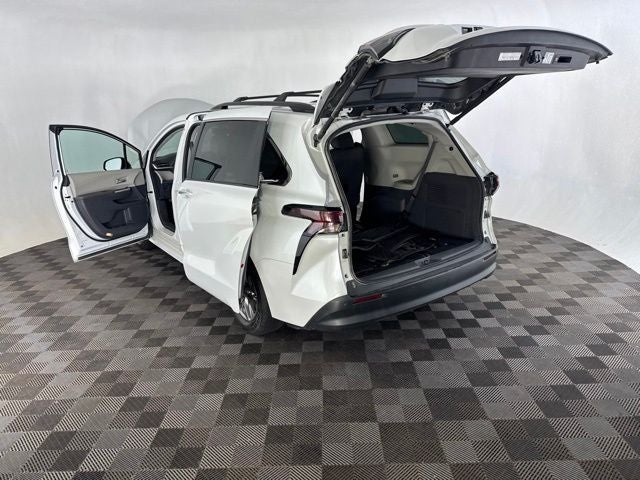 2023 Toyota Sienna XLE 7 Passenger