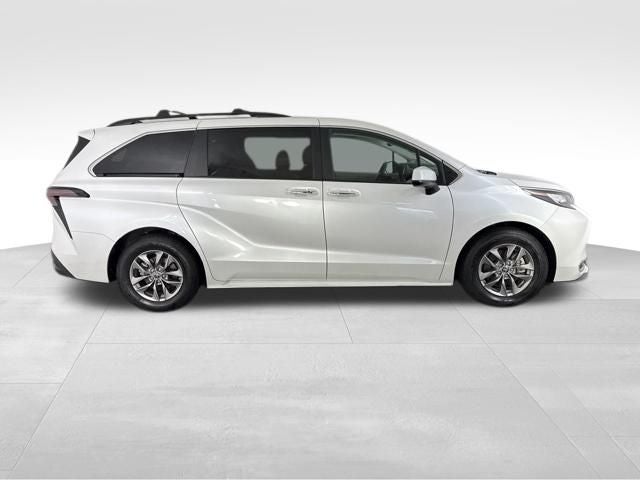 2023 Toyota Sienna XLE 7 Passenger