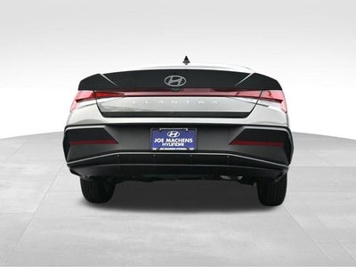 2025 Hyundai Elantra SE