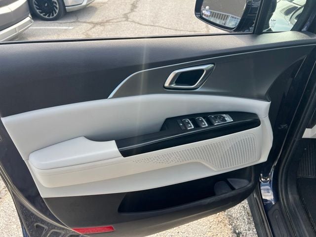 2023 Kia Carnival LX Seat Package