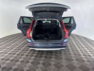 2019 Volvo XC90 T6 Momentum