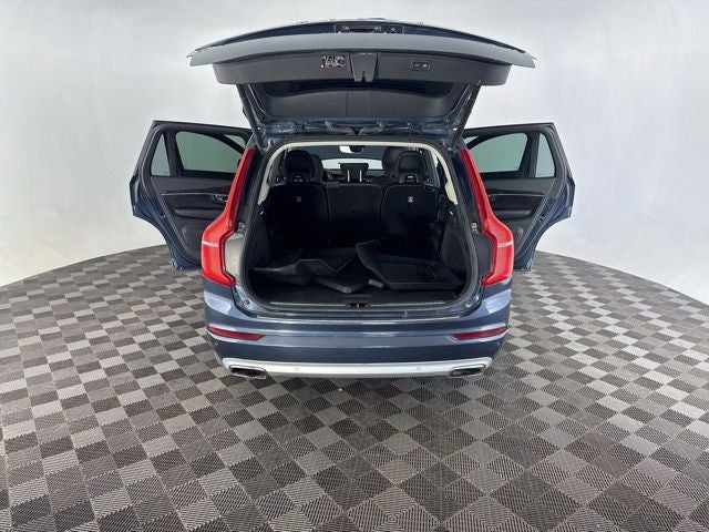 2019 Volvo XC90 T6 Momentum