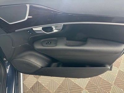 2019 Volvo XC90 T6 Momentum