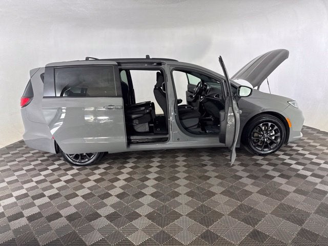2021 Chrysler Pacifica Touring