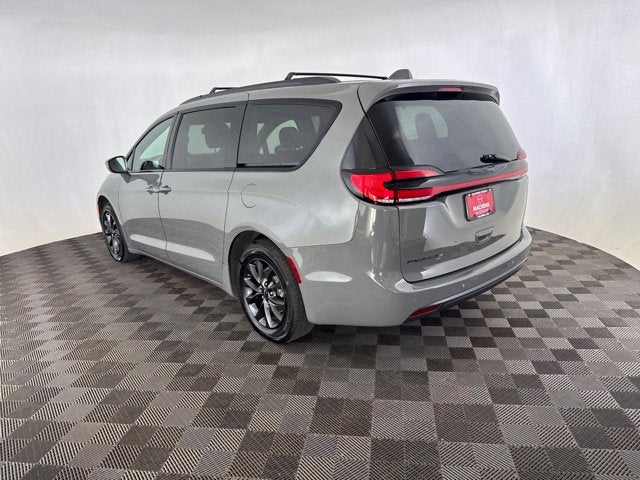 2021 Chrysler Pacifica Touring