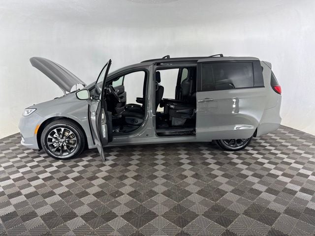 2021 Chrysler Pacifica Touring