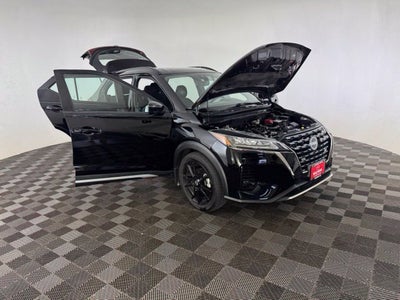 2023 Nissan Kicks SR
