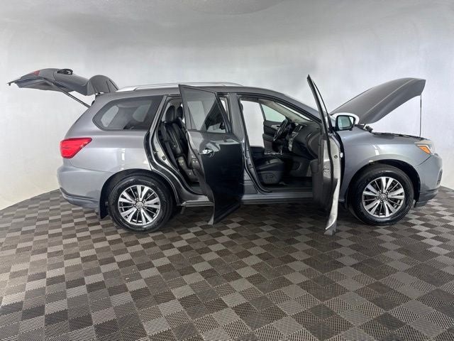 2017 Nissan Pathfinder SL