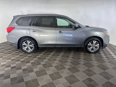 2017 Nissan Pathfinder SL
