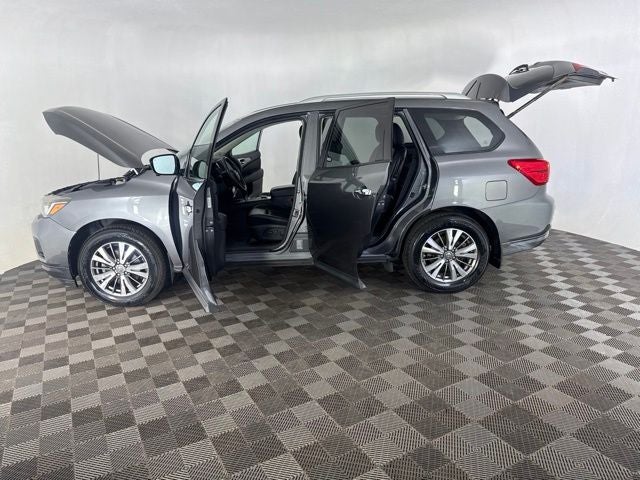 2017 Nissan Pathfinder SL