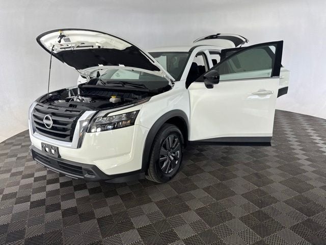 2025 Nissan Pathfinder S