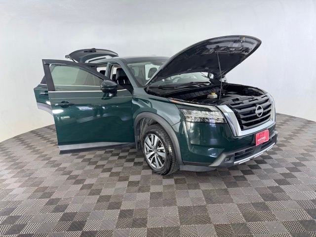 2022 Nissan Pathfinder SL