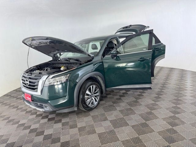 2022 Nissan Pathfinder SL