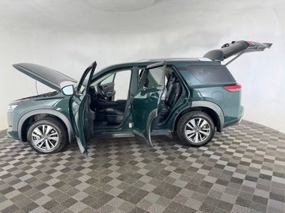 2022 Nissan Pathfinder SL