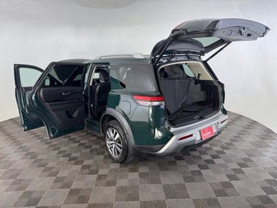 2022 Nissan Pathfinder SL