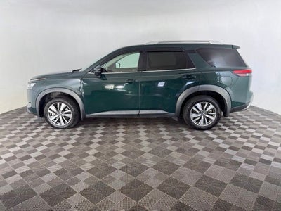 2022 Nissan Pathfinder SL