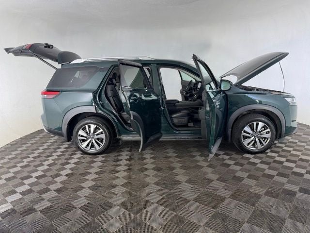 2022 Nissan Pathfinder SL