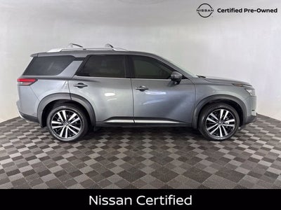 2025 Nissan Pathfinder Platinum