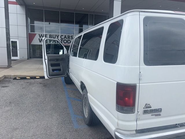 2010 Ford E-350SD XLT