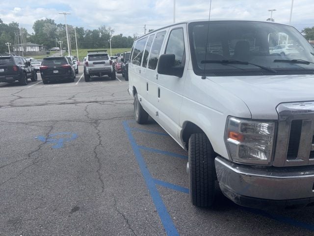 2010 Ford E-350SD XLT