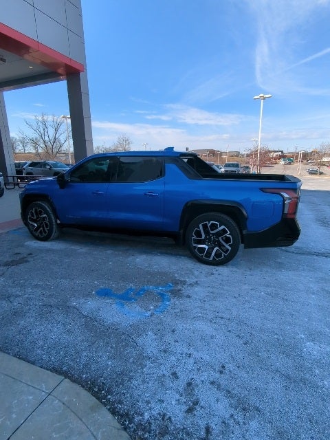 2025 Chevrolet Silverado EV RST