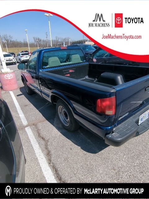 2002 Chevrolet S-10 Base