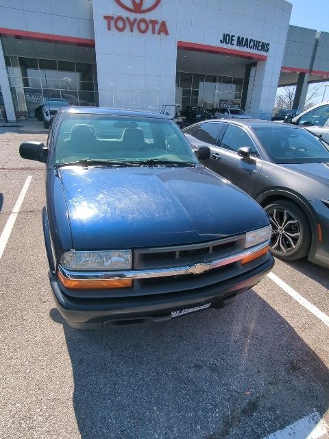 2002 Chevrolet S-10 Base