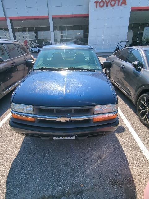 2002 Chevrolet S-10 Base