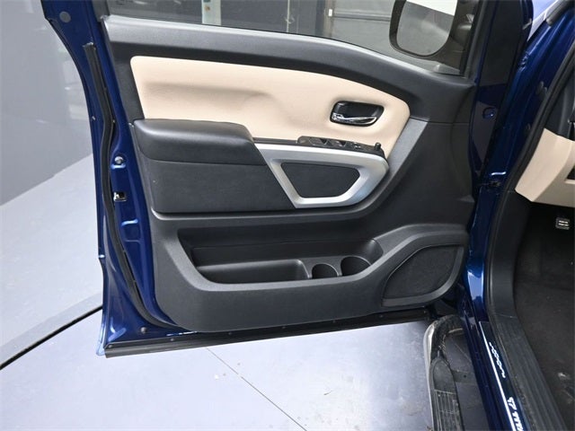 2017 Nissan Titan SV