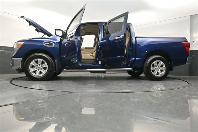 2017 Nissan Titan SV