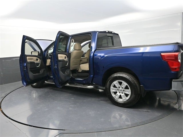 2017 Nissan Titan SV