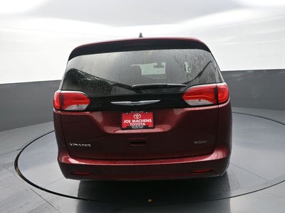 2022 Chrysler Voyager LX