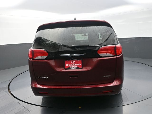 2022 Chrysler Voyager LX