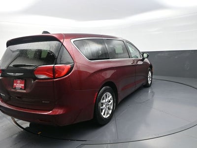 2022 Chrysler Voyager LX