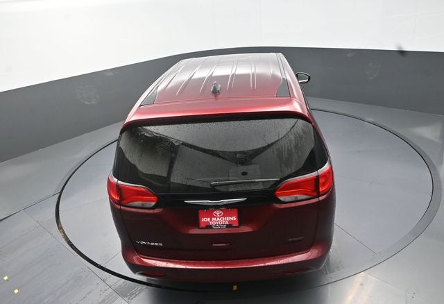 2022 Chrysler Voyager LX