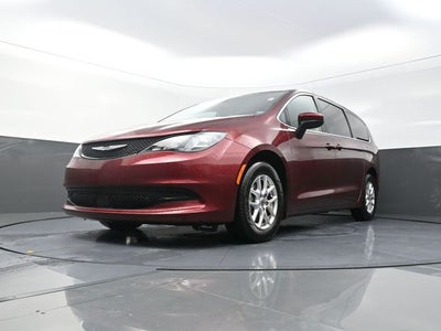 2022 Chrysler Voyager LX