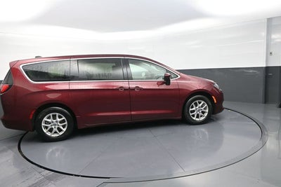 2022 Chrysler Voyager LX