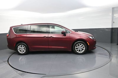 2022 Chrysler Voyager LX