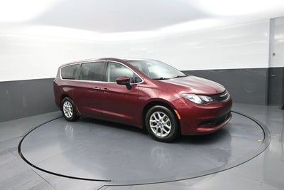 2022 Chrysler Voyager LX
