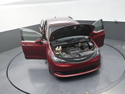 2022 Chrysler Voyager LX