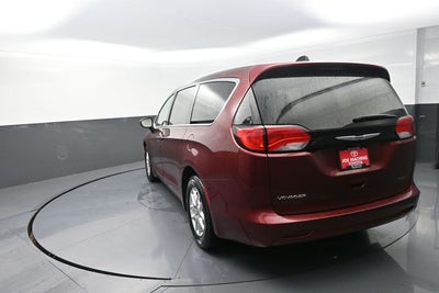2022 Chrysler Voyager LX