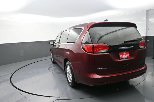 2022 Chrysler Voyager LX
