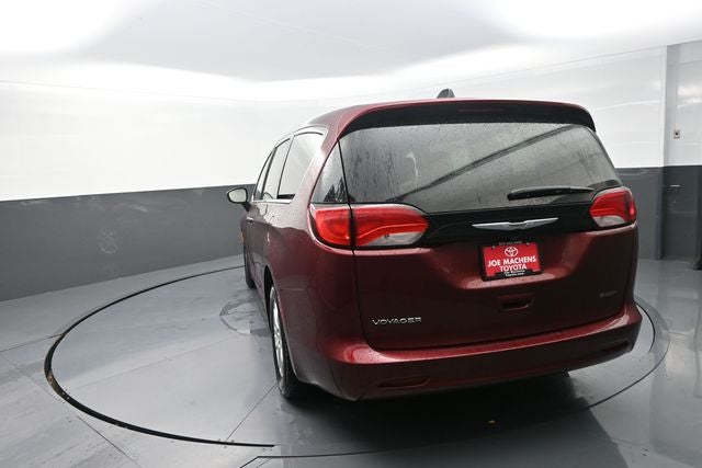 2022 Chrysler Voyager LX