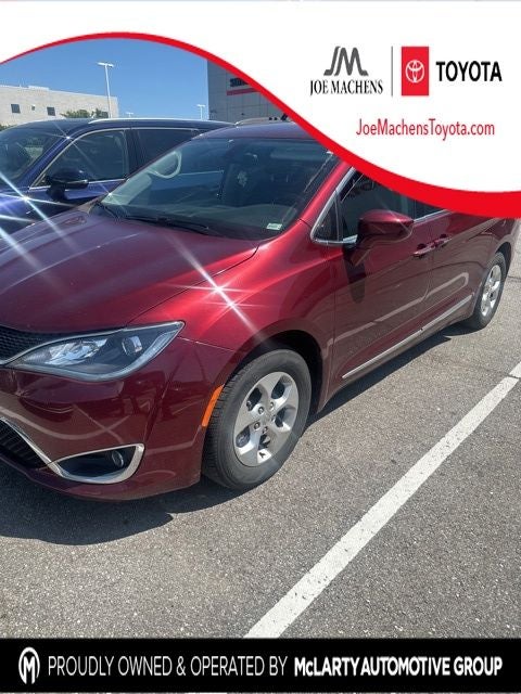 2017 Chrysler Pacifica Touring-L Plus's photo