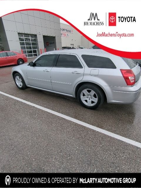 2005 Dodge Magnum SE